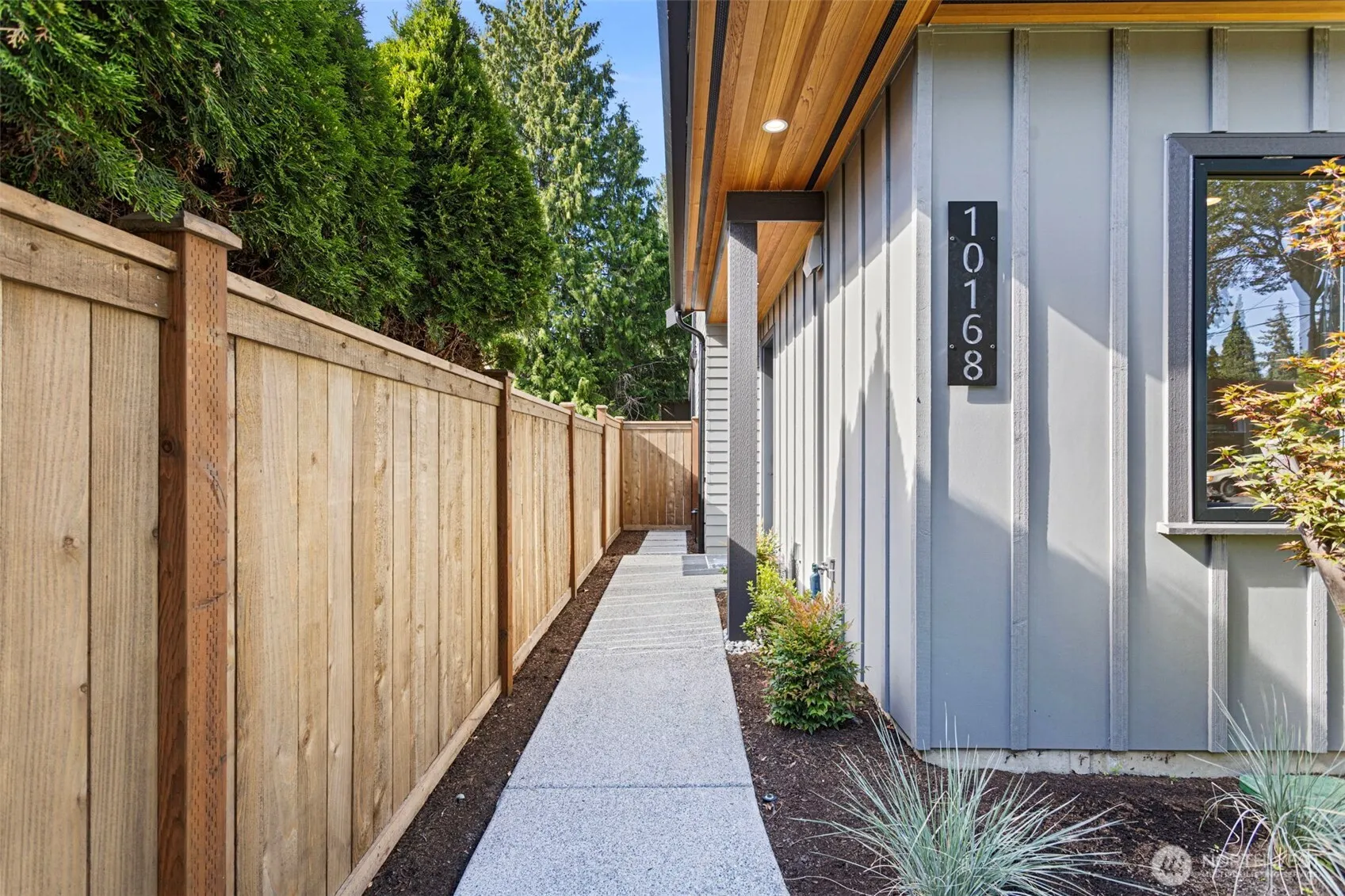 Property photo for 10168 Ne 112th Place, Kirkland photo 4