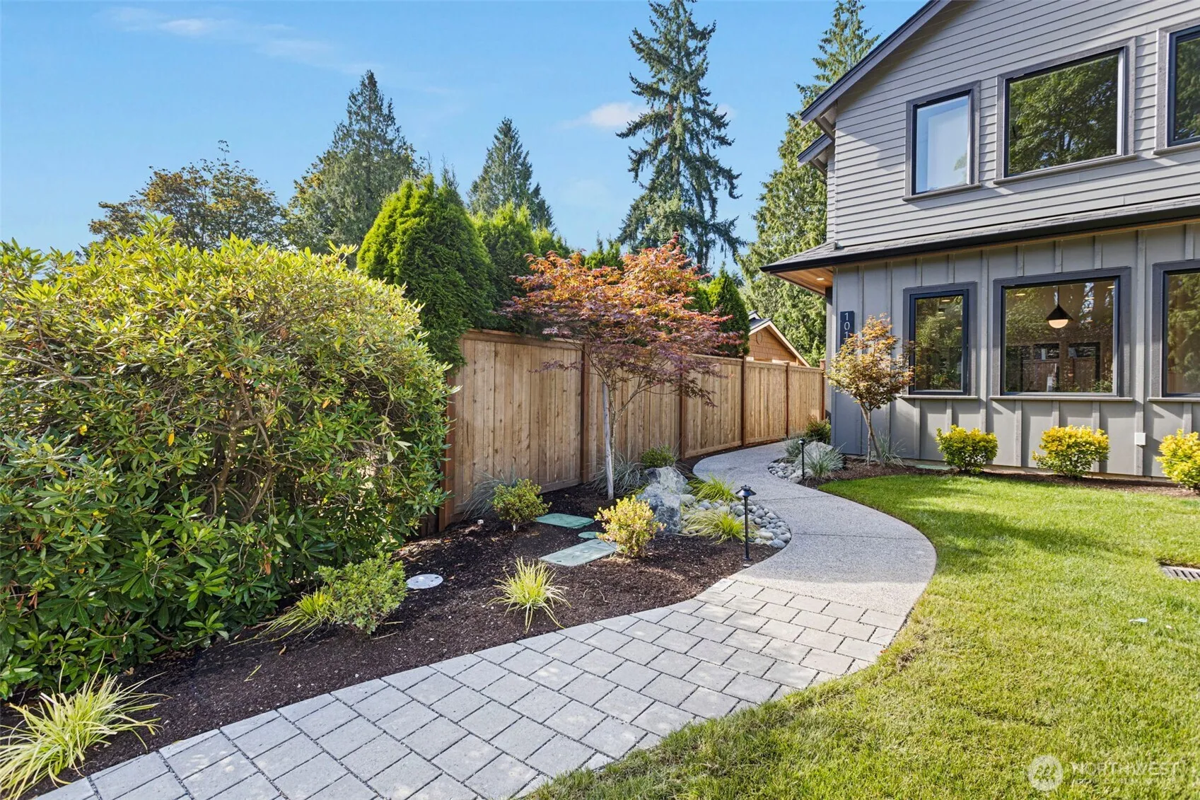 Property photo for 10168 Ne 112th Place, Kirkland photo 3