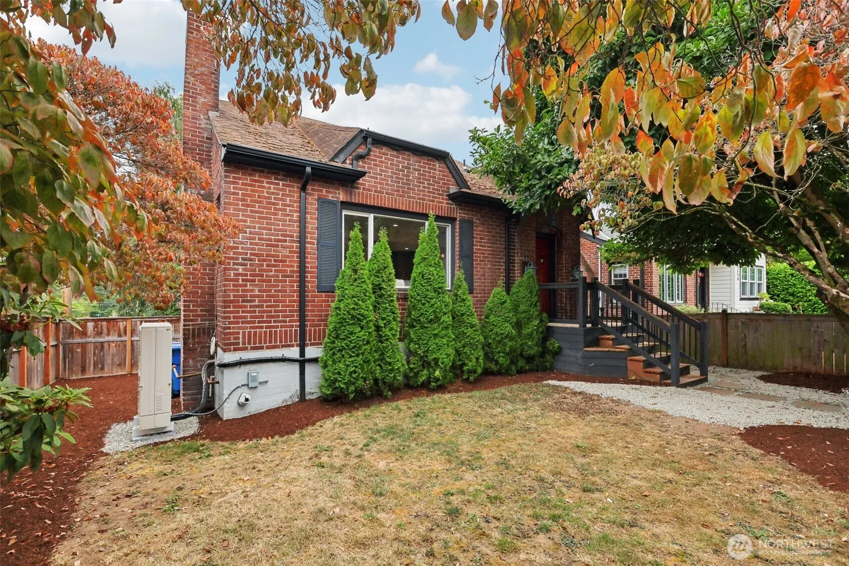 Property photo for 8258 Interlake Avenue N, Seattle photo 2