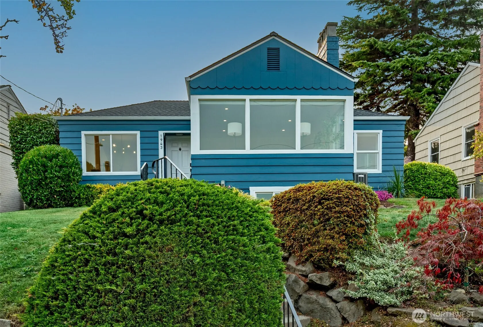 Property photo for 1943 34th Avenue W, Seattle photo 2
