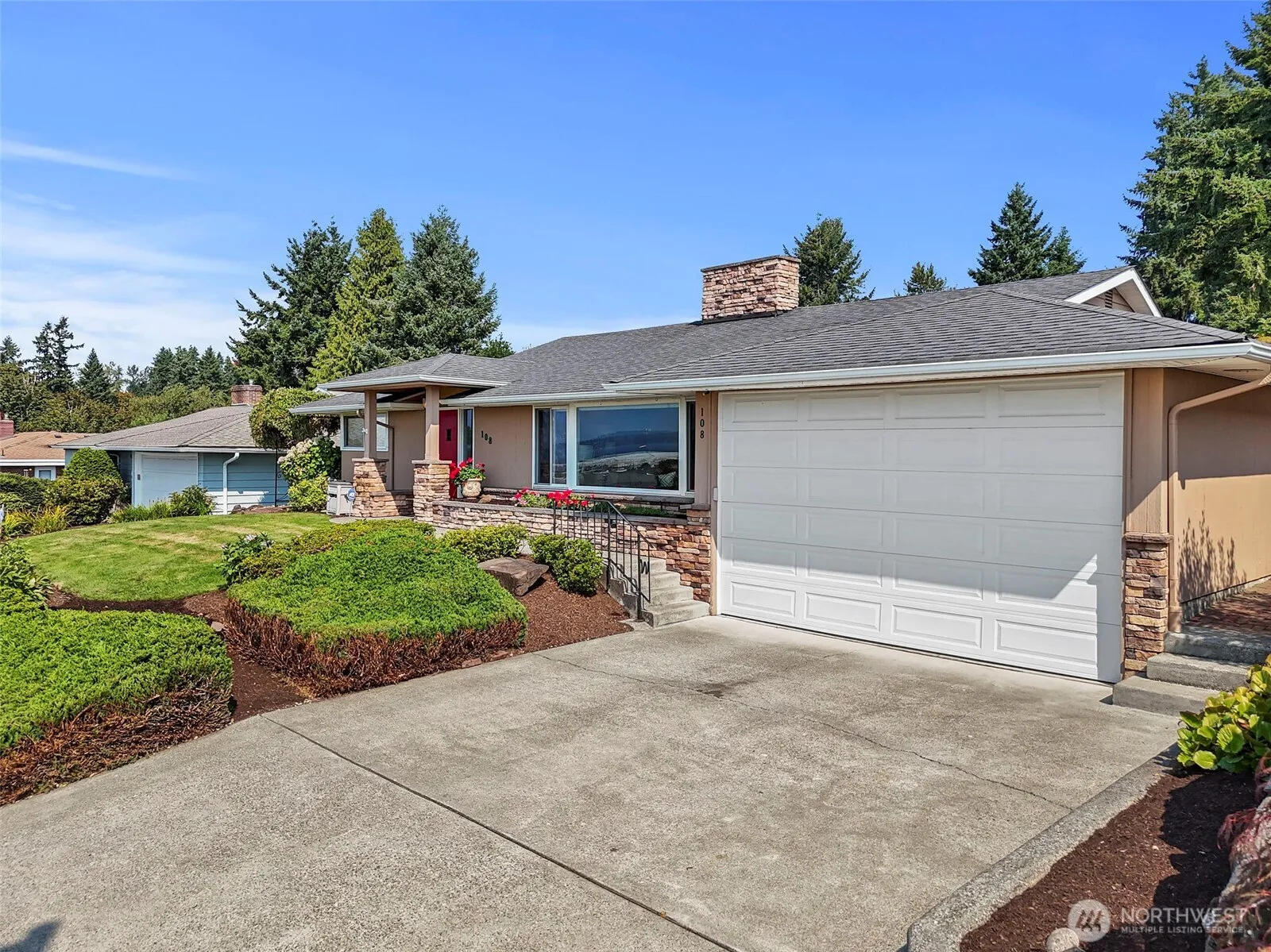 Property photo for 108 Monterey Place Ne, Renton photo 2