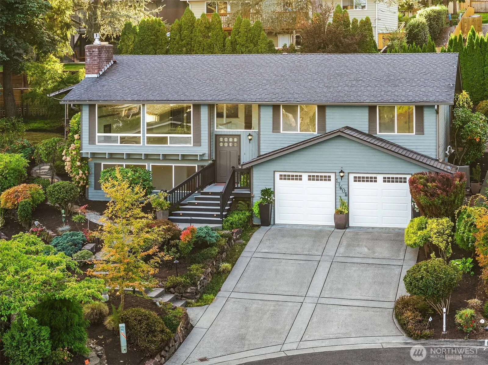 Property photo for 17605 Ne 15th Place, Bellevue photo 2