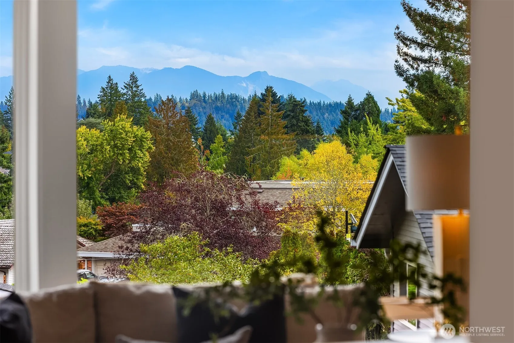 Property photo for 17605 Ne 15th Place, Bellevue photo 3