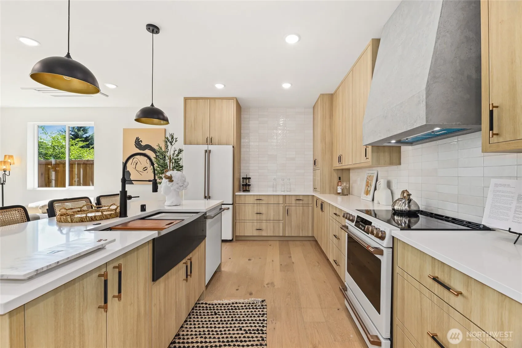 Property photo for 8105 18th Avenue Sw, Seattle photo 4