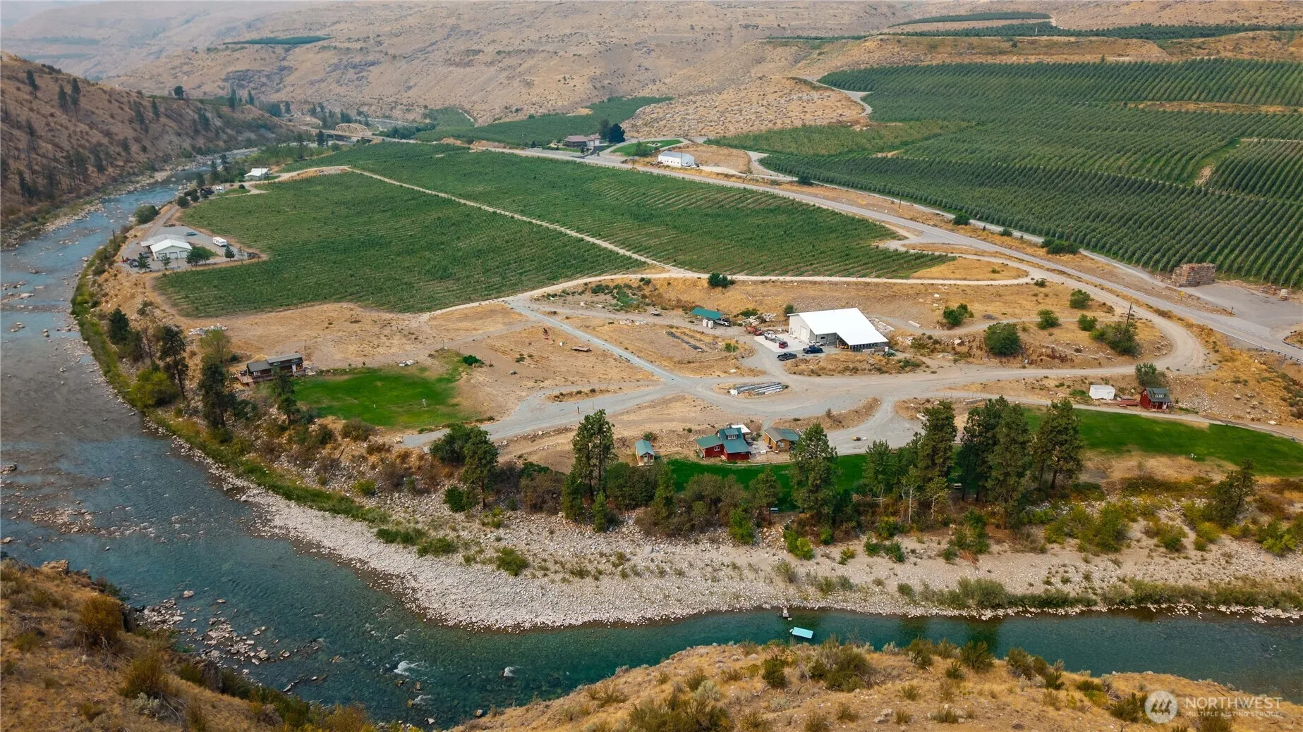 Property photo for 385 Highway 153, Pateros photo 2
