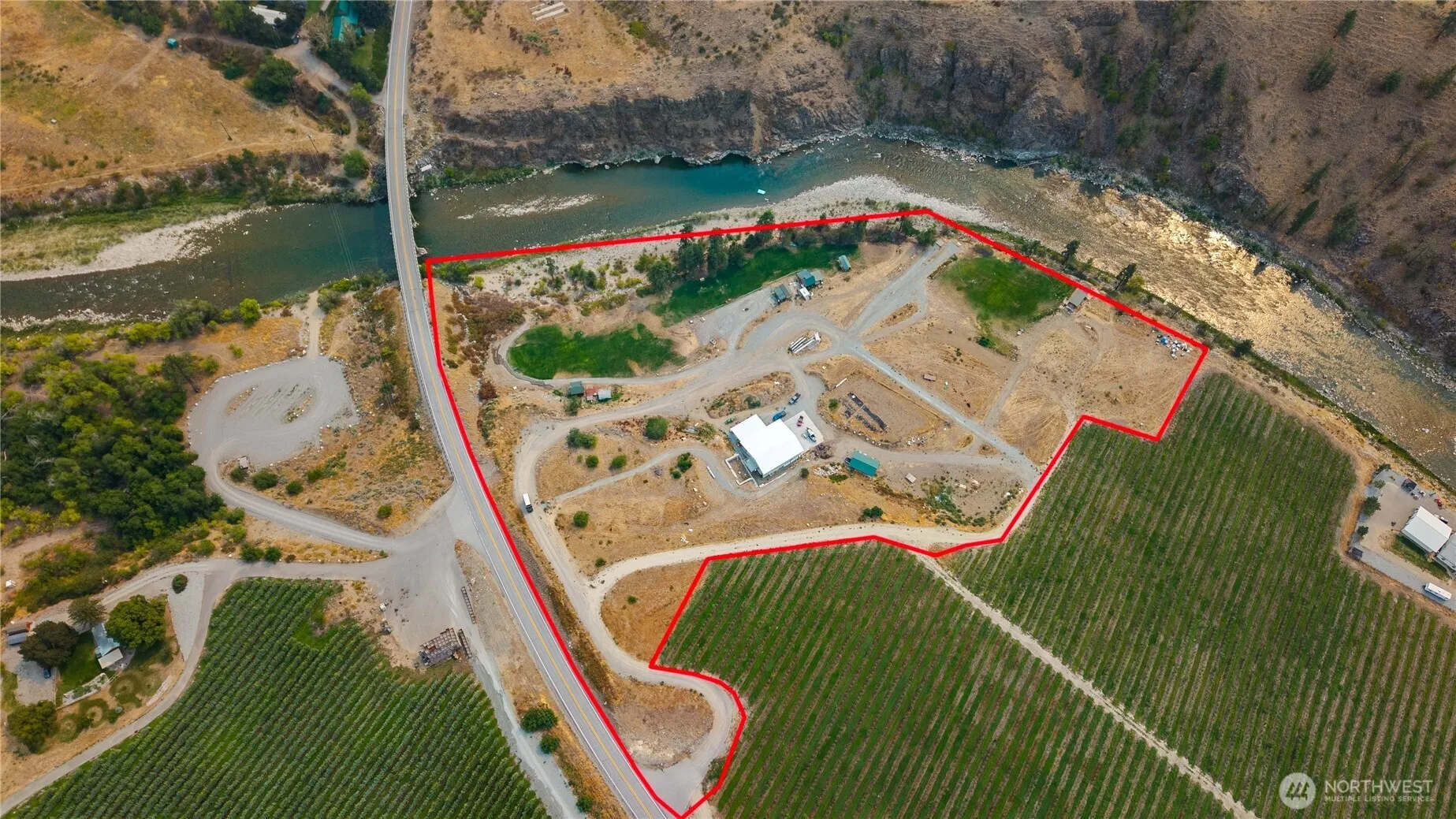 Property photo for 385 Highway 153, Pateros photo 4