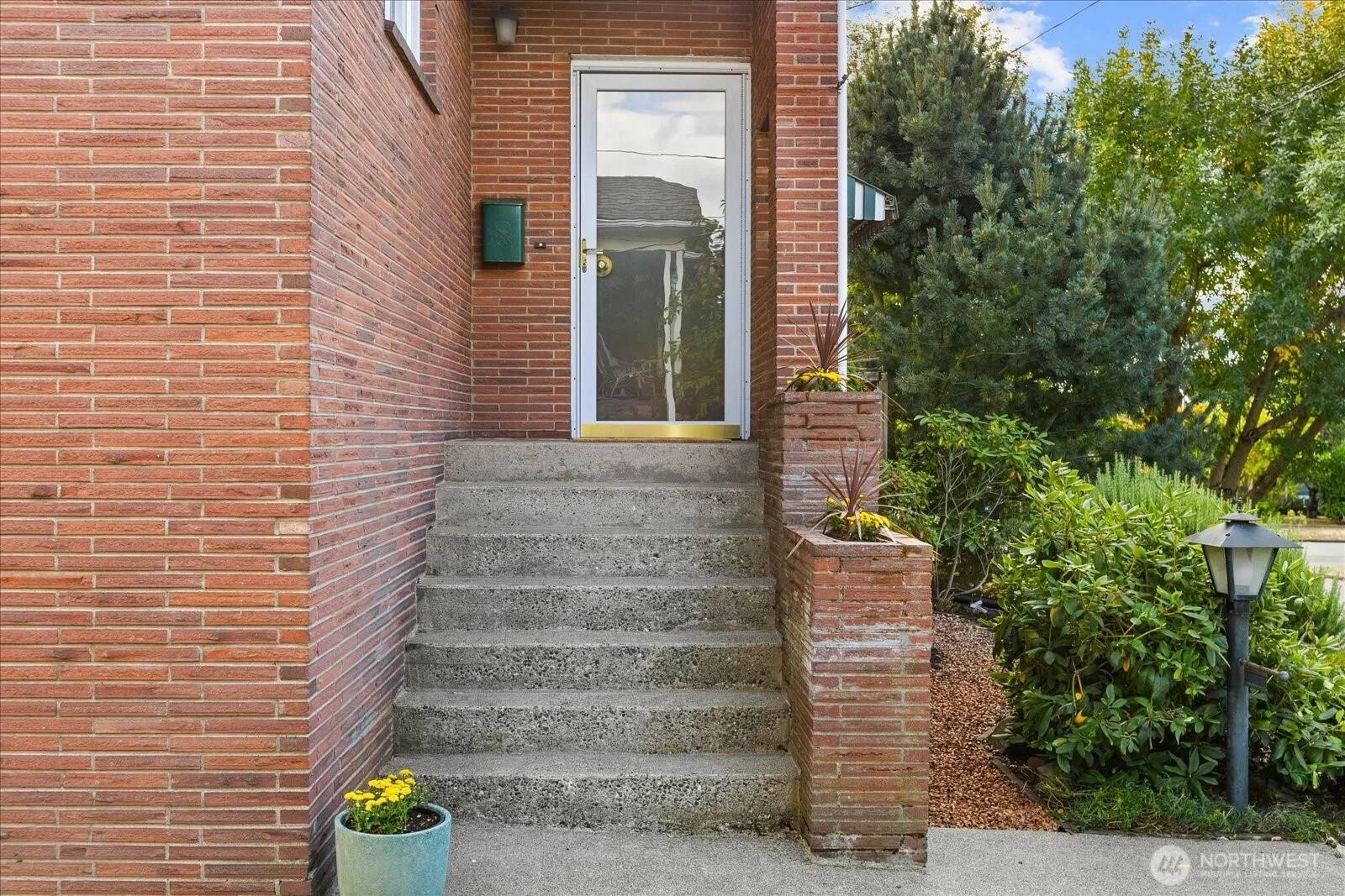 Property photo for 5608 7th Avenue Nw, Seattle photo 2