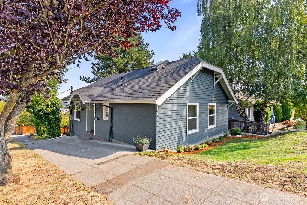 Property photo for 3817 Sw Dakota Street, Seattle photo 4