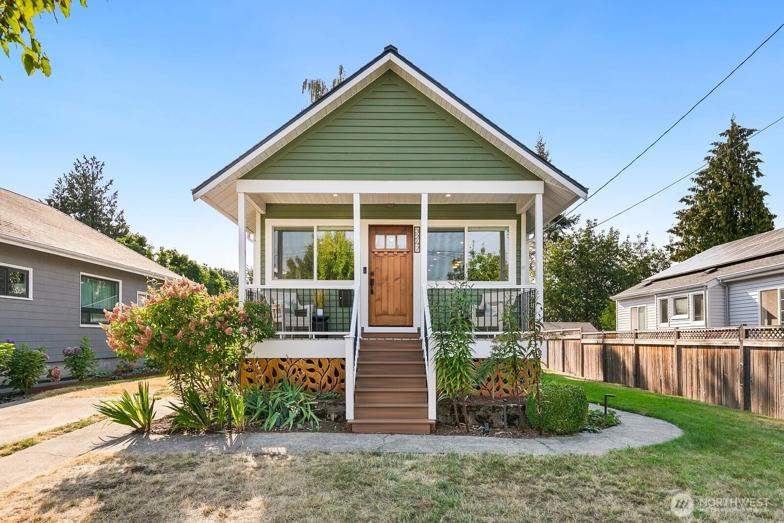Property photo for 3247 Walnut Ave Sw, Seattle photo 3