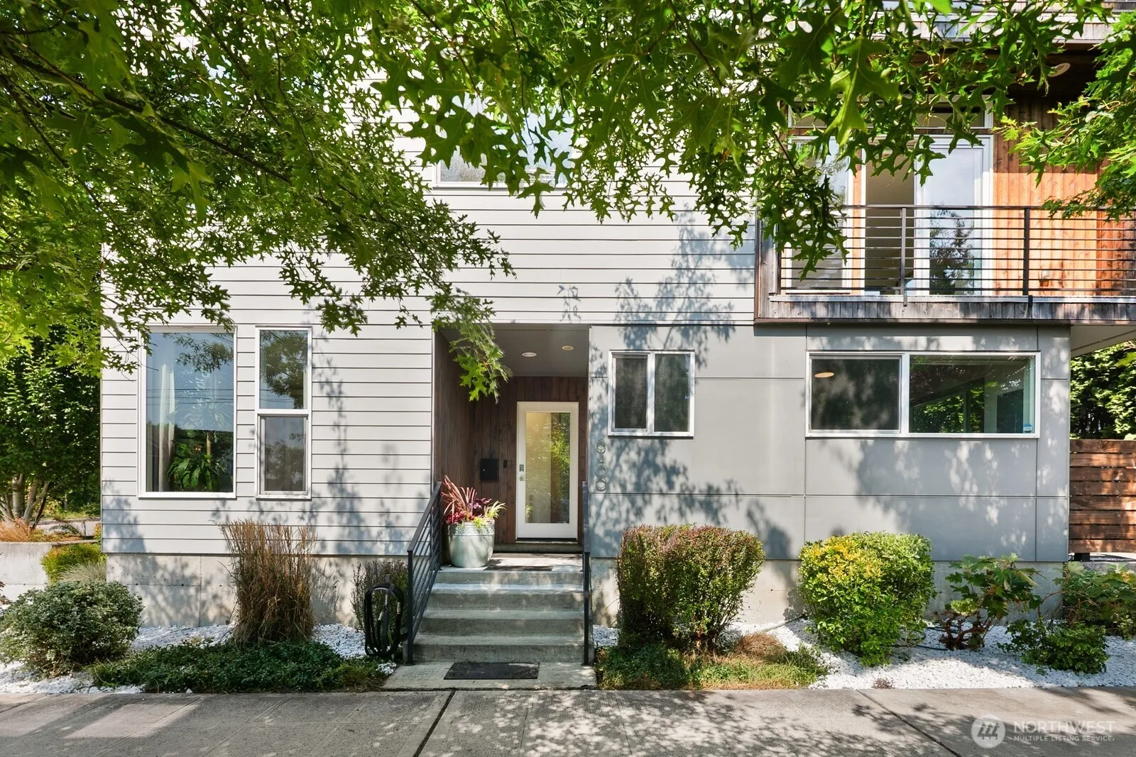 Property photo for 6400 28th Avenue Nw, Seattle photo 2