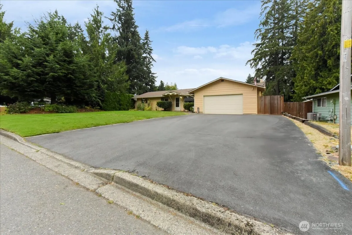 Property photo for 14411 158th Place Se, Renton photo 2