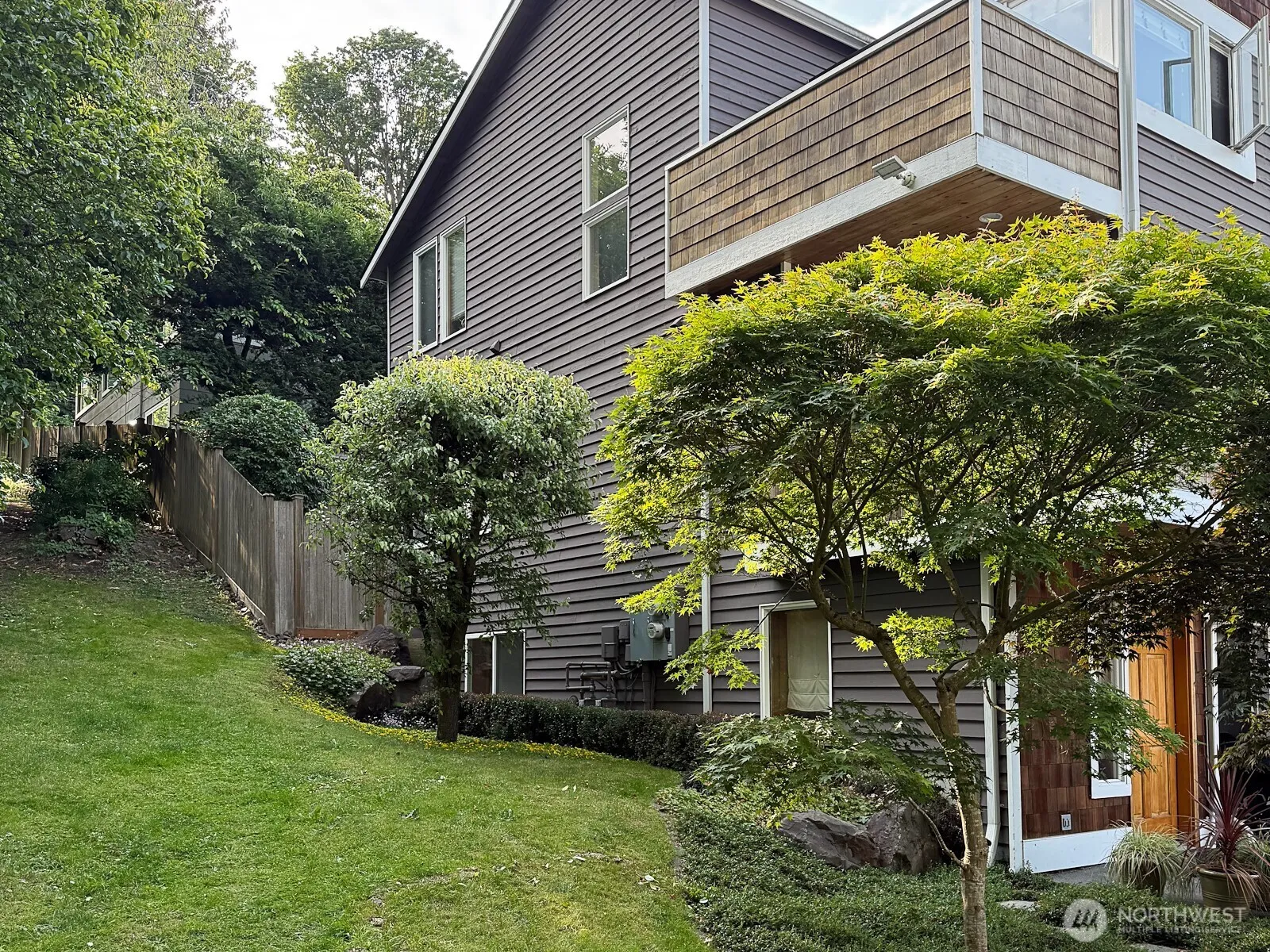 Property photo for 2218 W Raye Street, Seattle photo 2