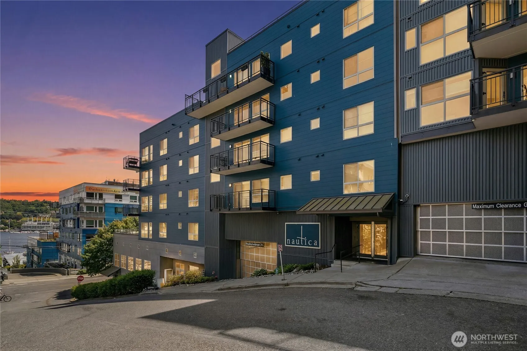 Property photo for 701 Galer Street #808, Seattle photo 2