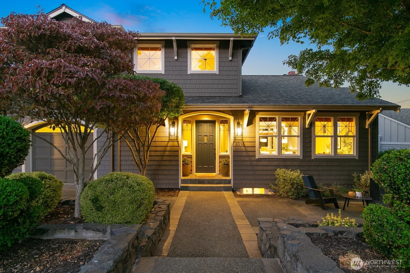 Property photo for 3016 37th Avenue W, Seattle photo 2