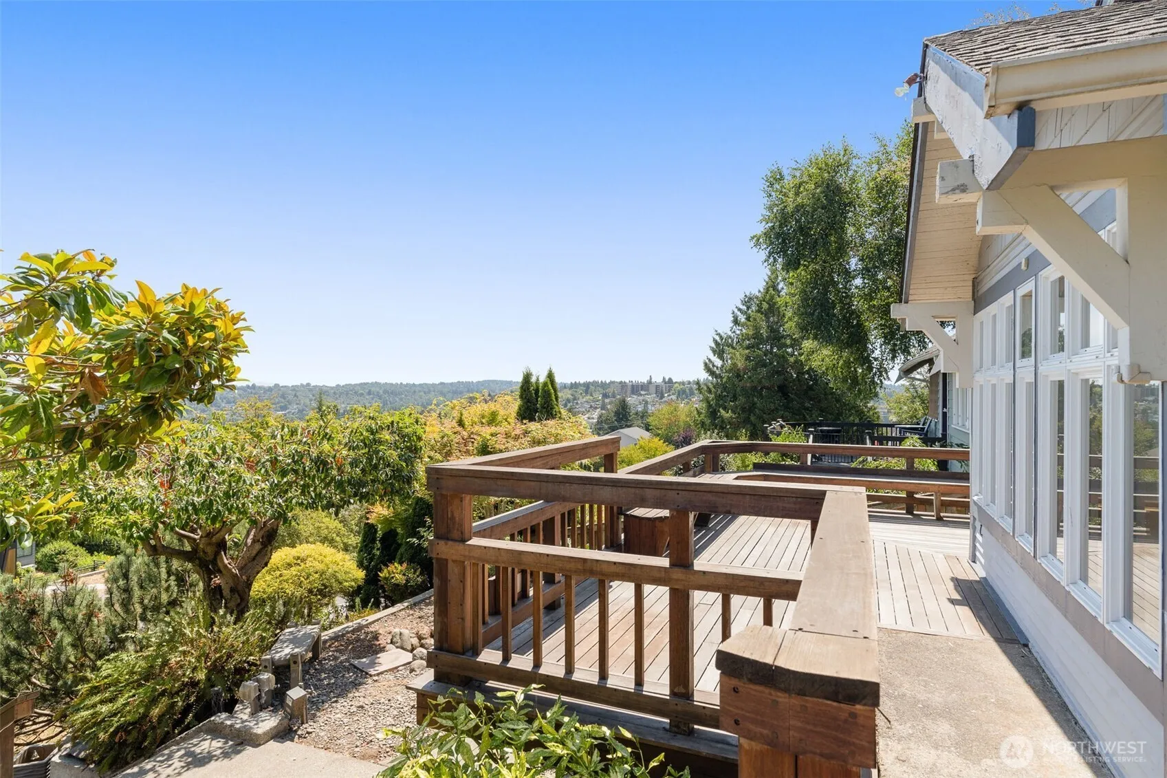 Property photo for 4017 39th Avenue Sw, Seattle