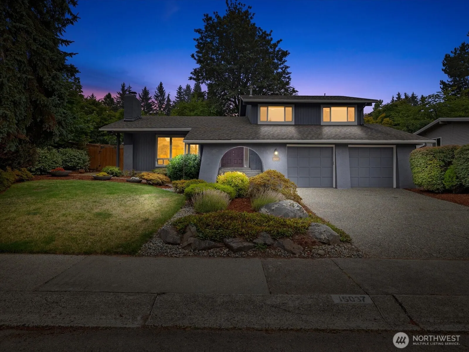 Property photo for 15037 Se 47th Street, Bellevue photo 2
