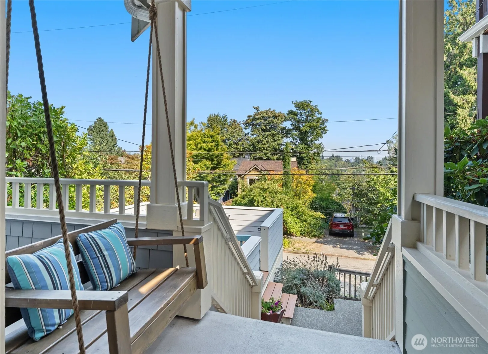 Property photo for 445 26th Avenue E, Seattle photo 3