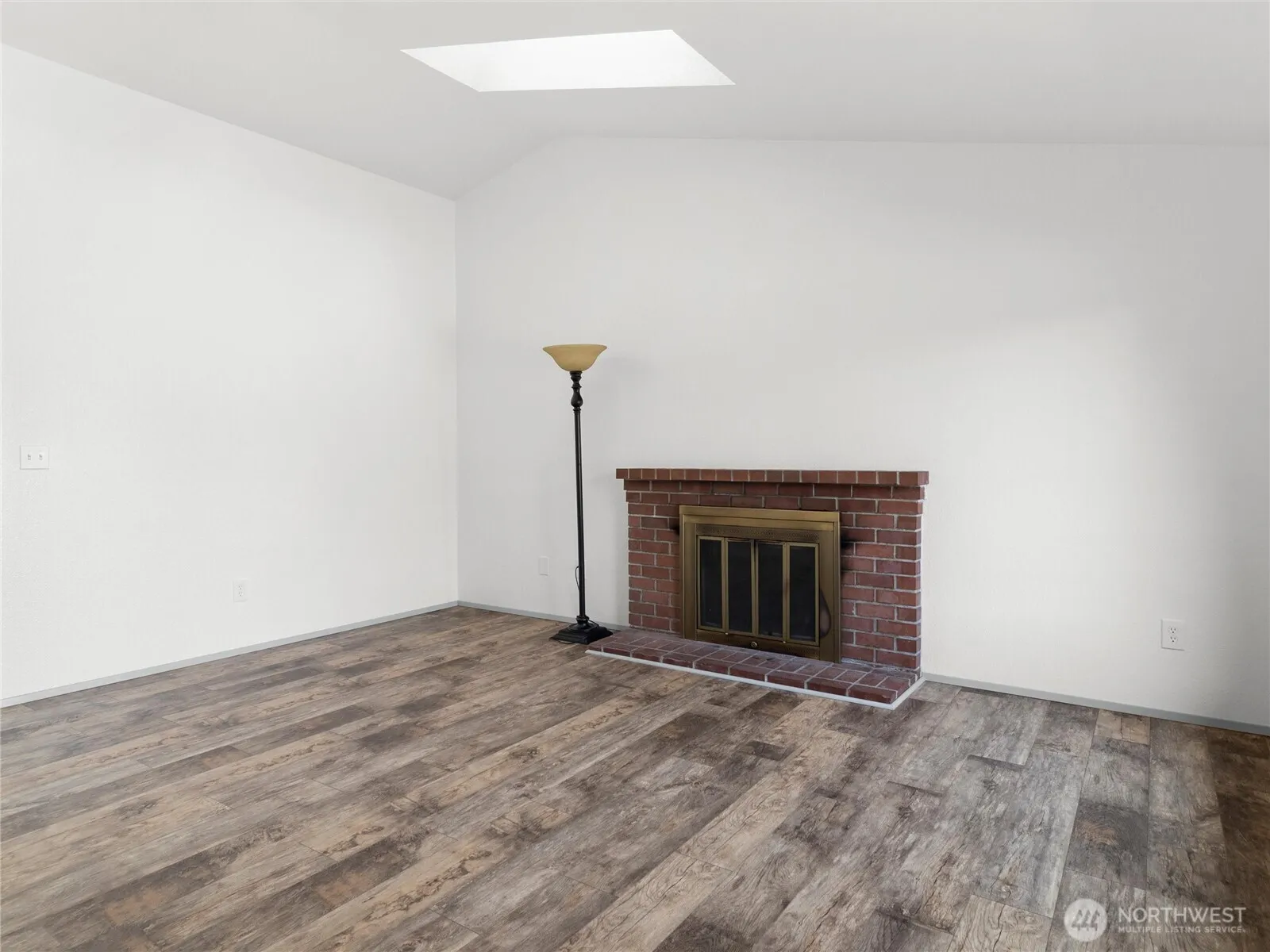 Property photo for 16008 Winchester Drive E, Tacoma photo 4
