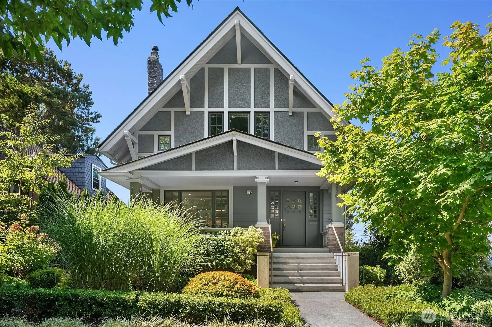 Property photo for 2561 10th Avenue W, Seattle photo 2