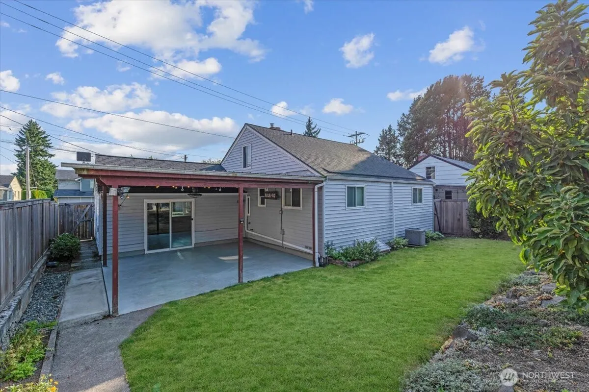 Property photo for 4816 Sw Alaska Street, Seattle photo 3