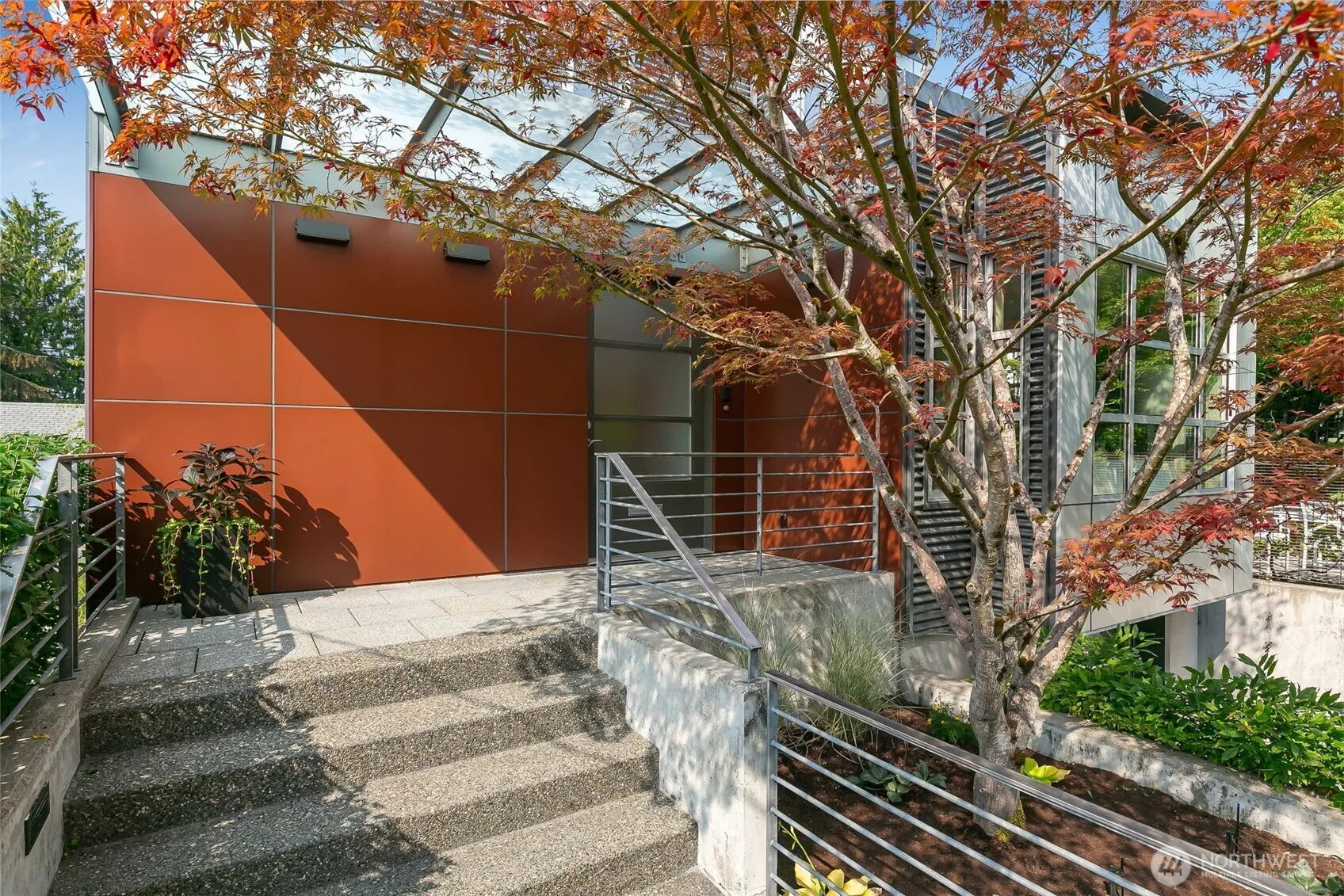 Property photo for 727 13th Avenue E, Seattle photo 2