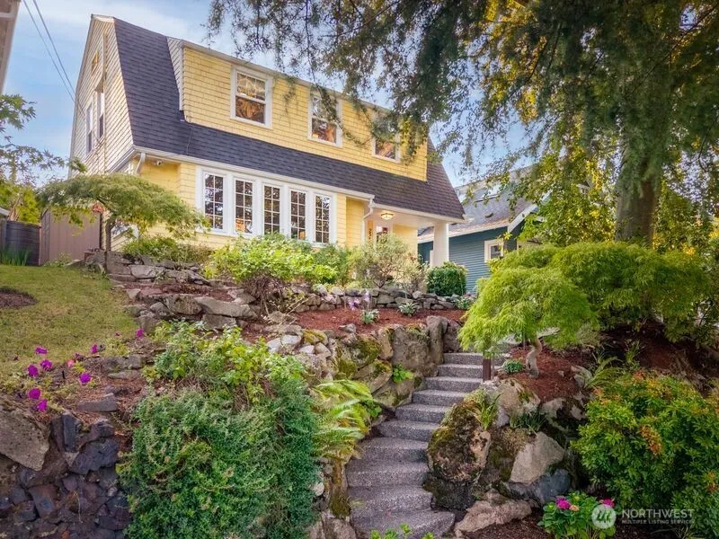 Property photo for 2569 4th Avenue W, Seattle