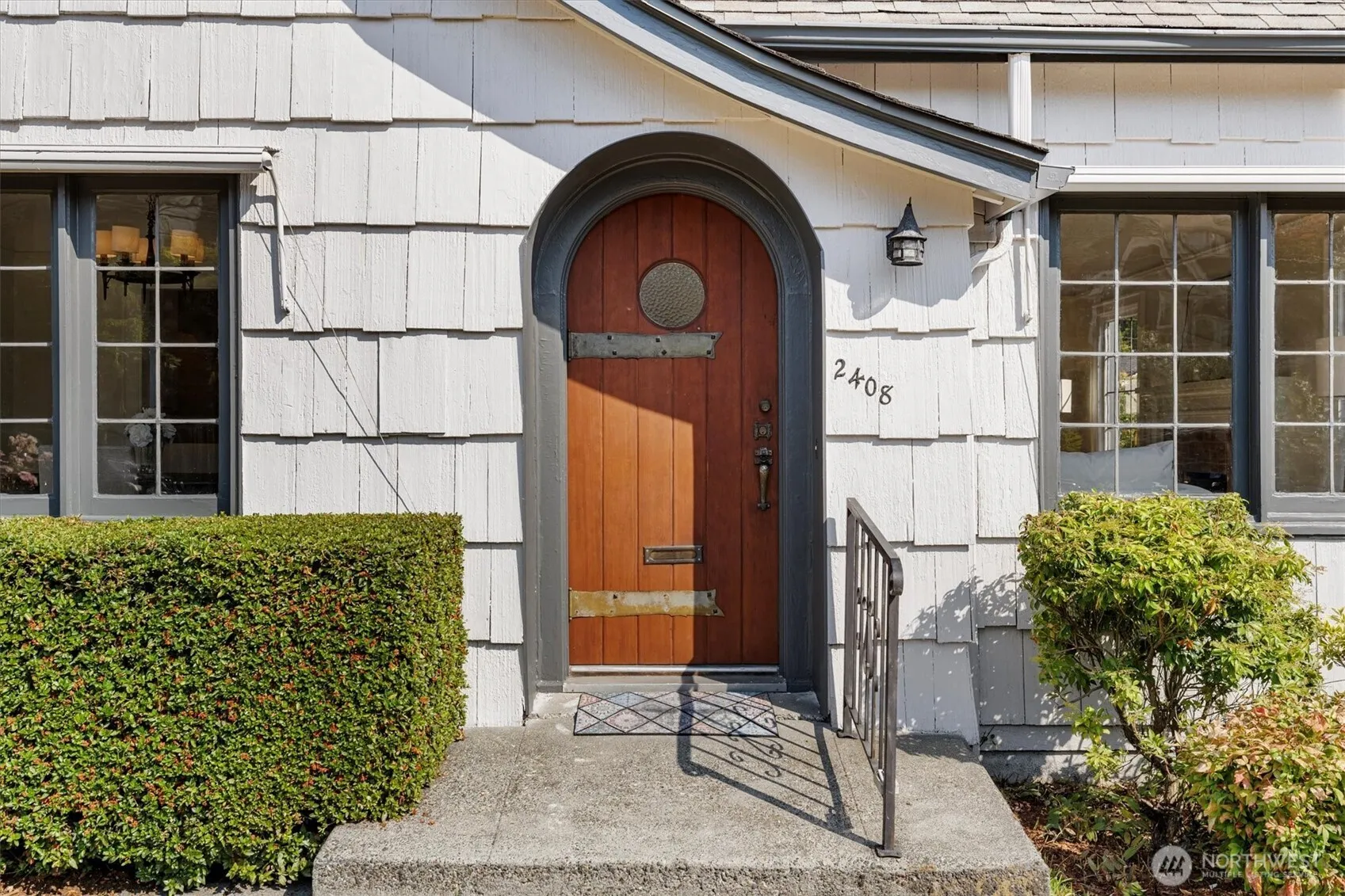 Property photo for 2408 E Roanoke Street, Seattle photo 4