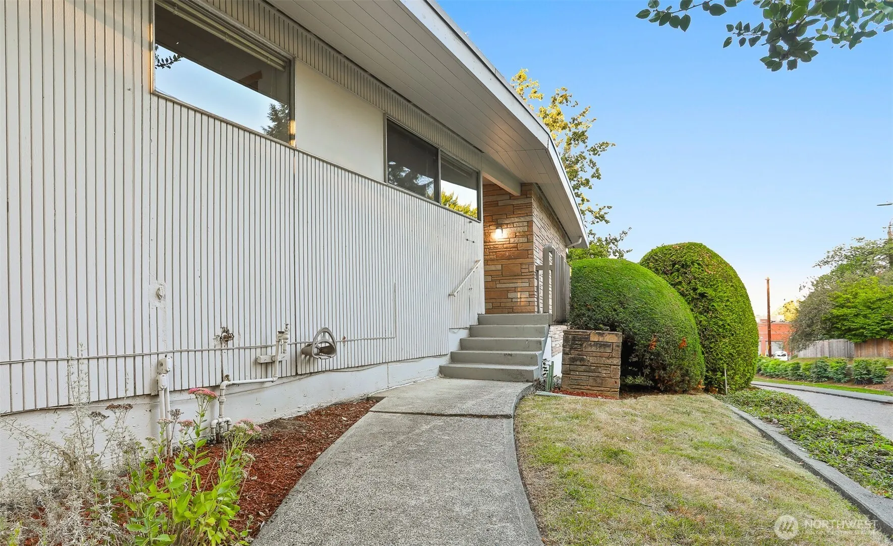 Property photo for 650 W Cremona Street, Seattle photo 3