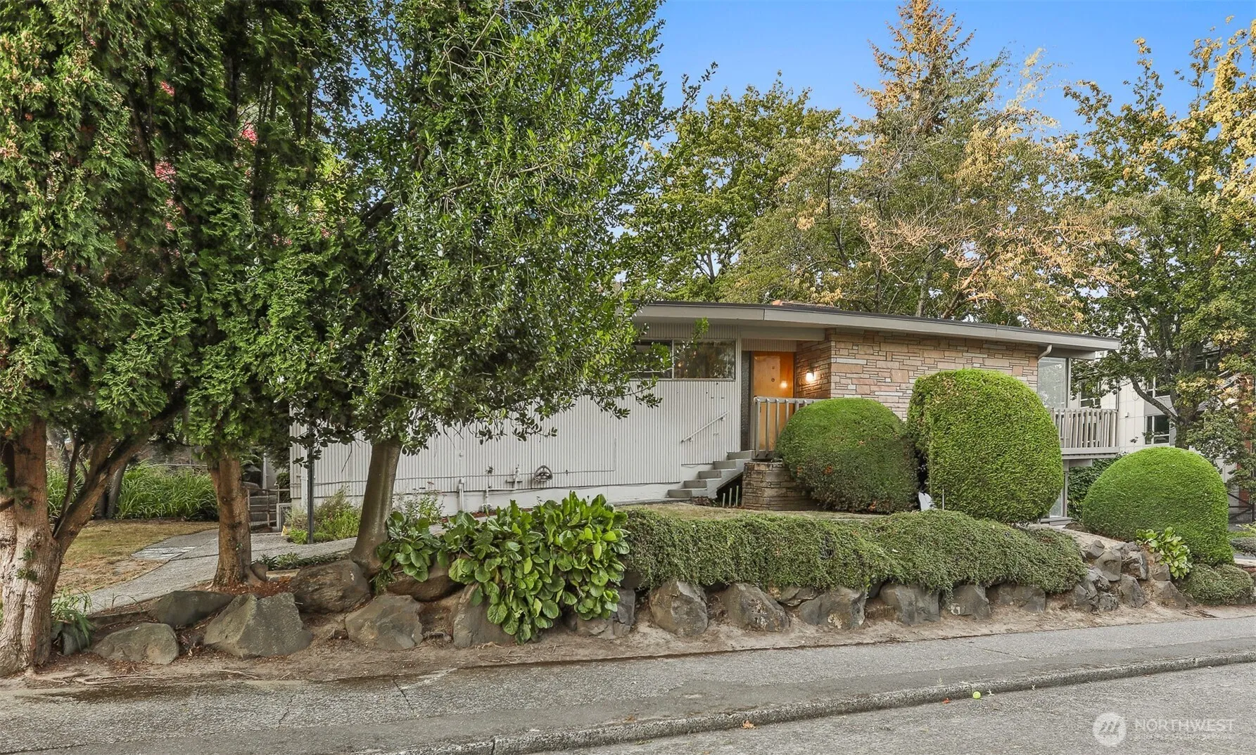 Property photo for 650 W Cremona Street, Seattle