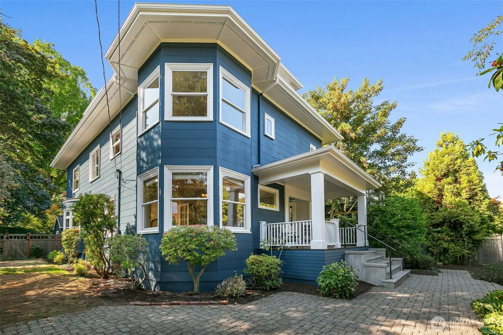 Property photo for 803 15th Avenue E, Seattle photo 3