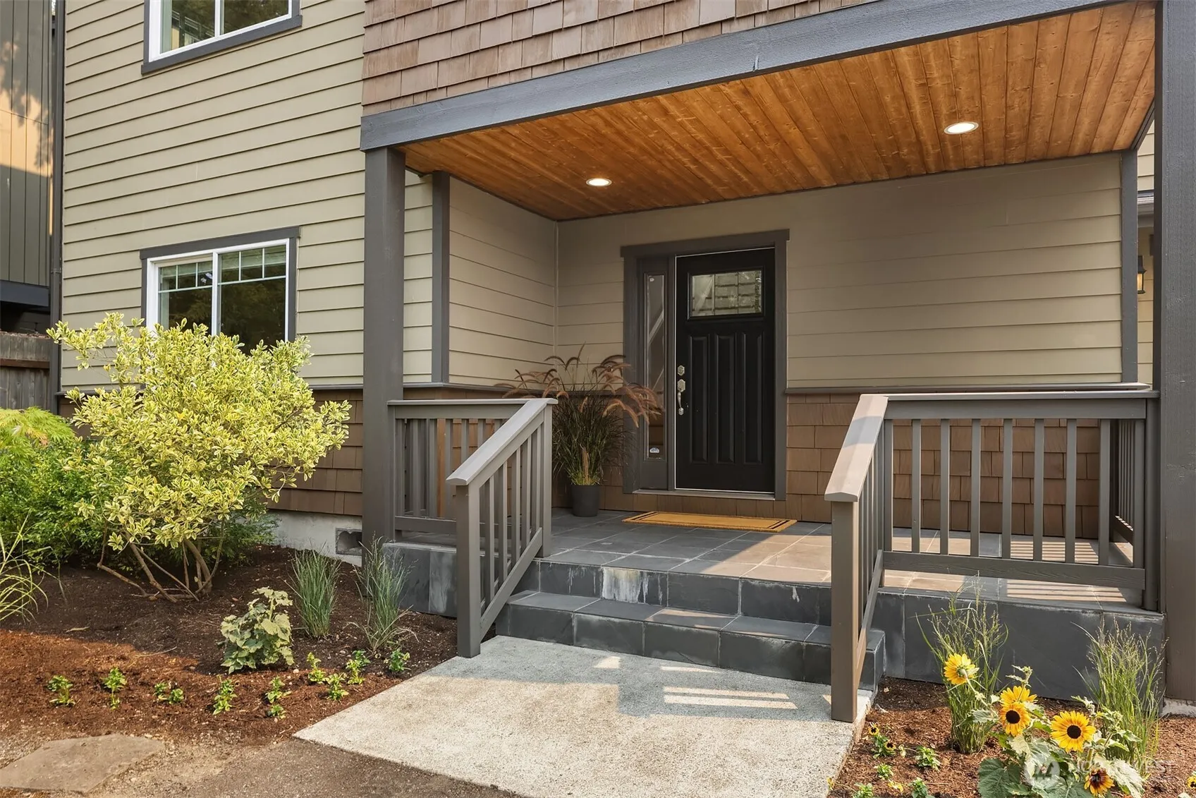Property photo for 10334 46th Avenue Ne, Seattle photo 2