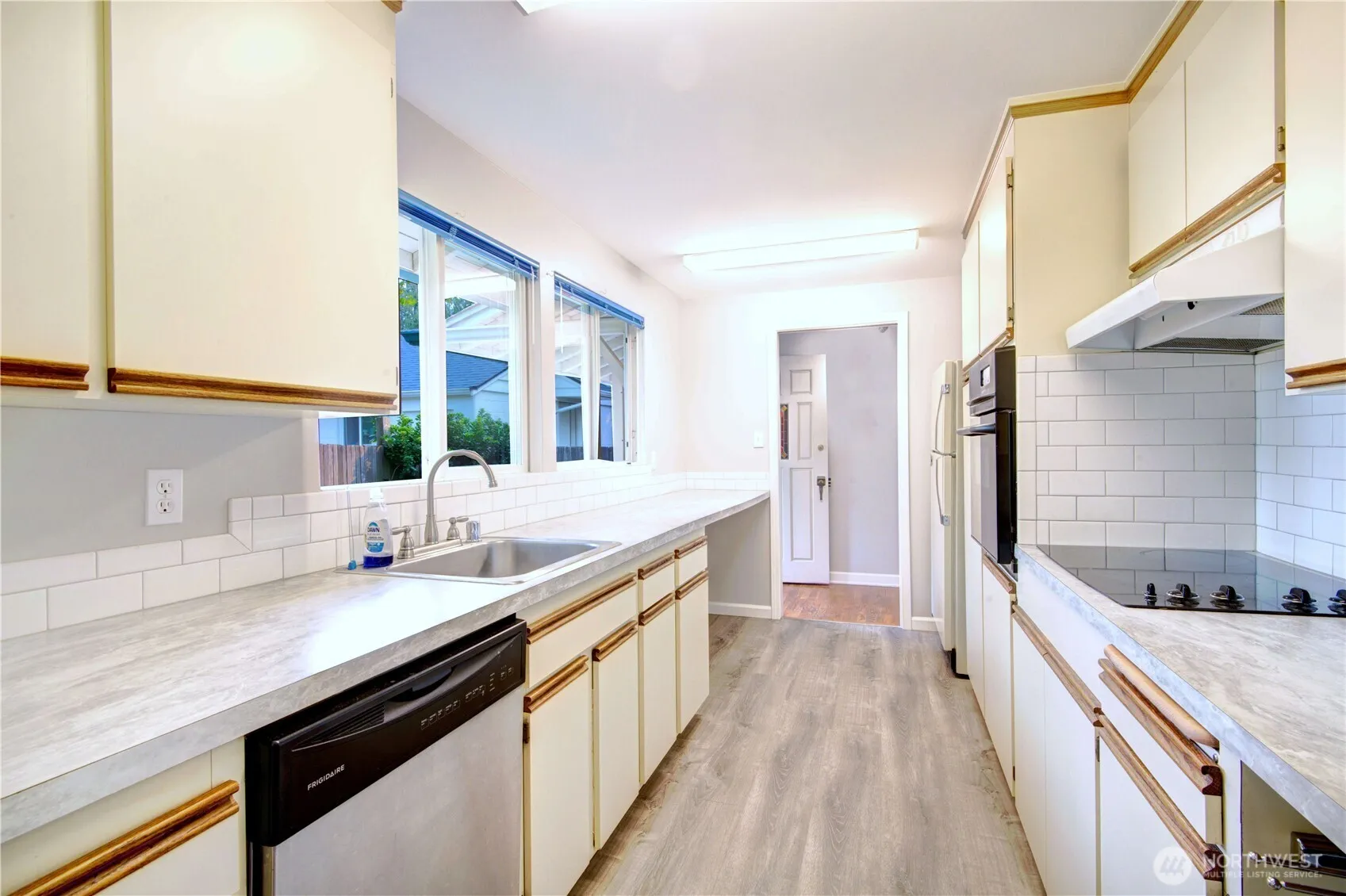Property photo for 11731 Bartlett Avenue Ne, Seattle photo 3