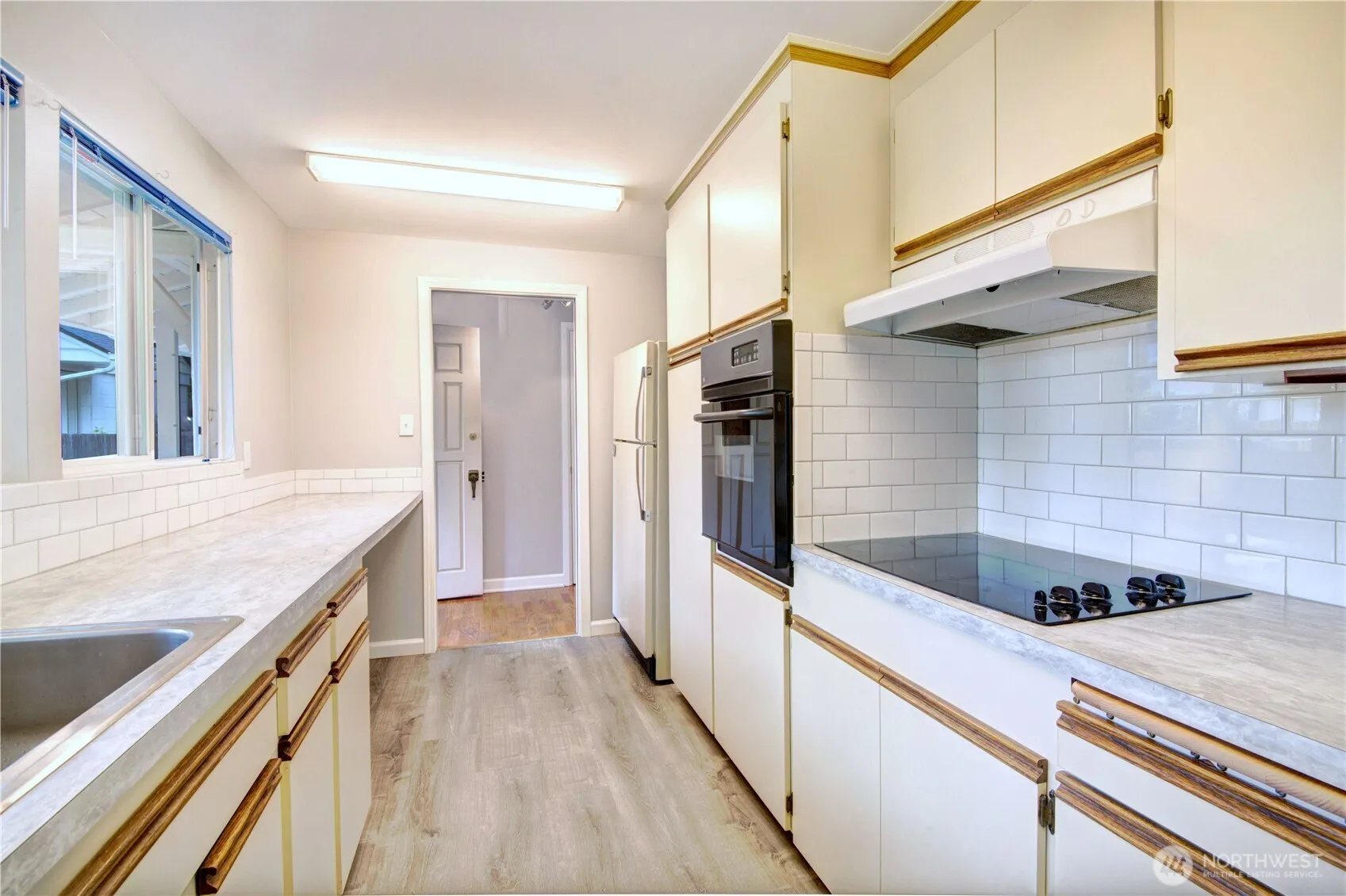 Property photo for 11731 Bartlett Avenue Ne, Seattle photo 4