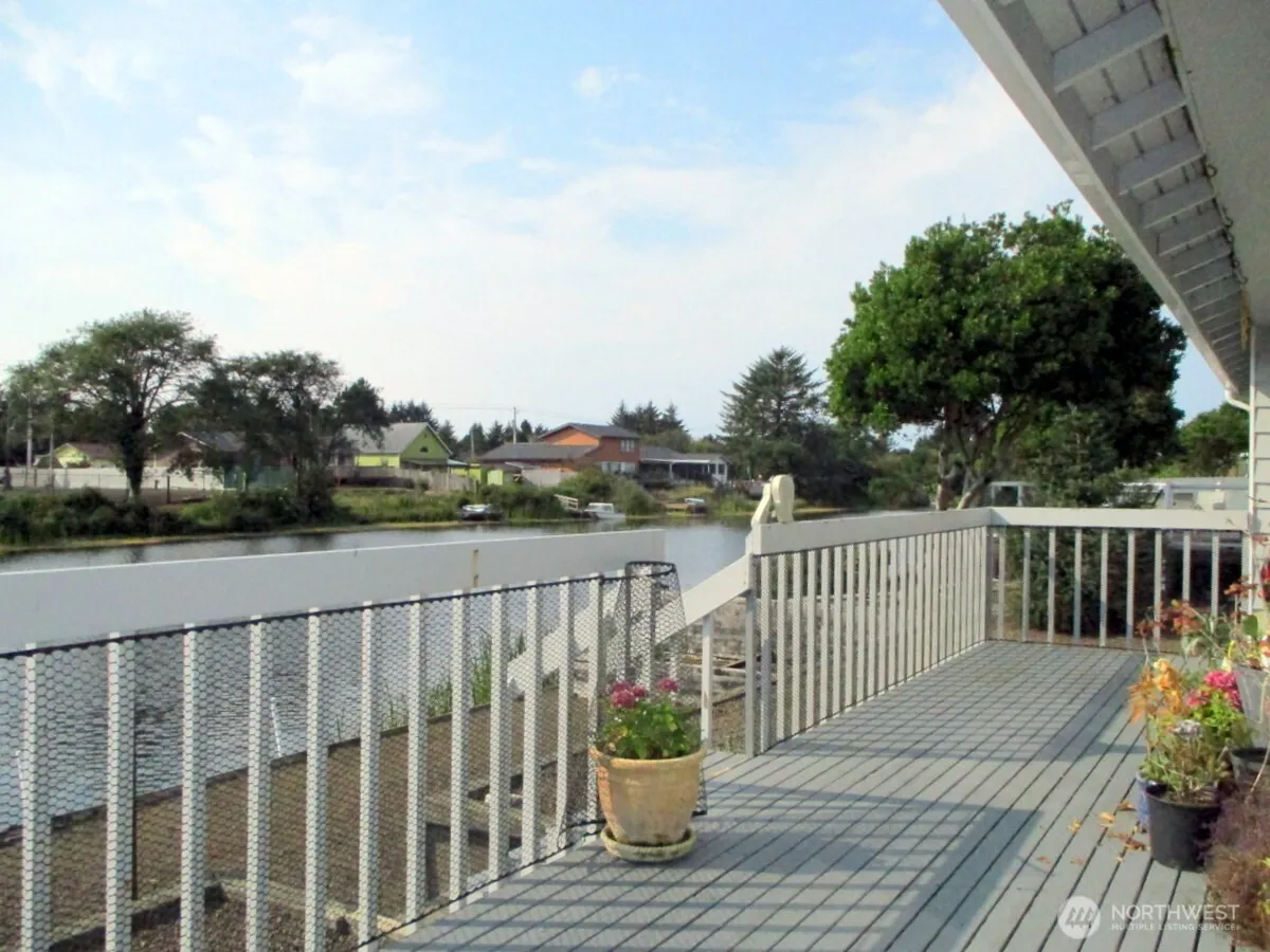 Property photo for 255 Canal Drive Ne, Ocean Shores