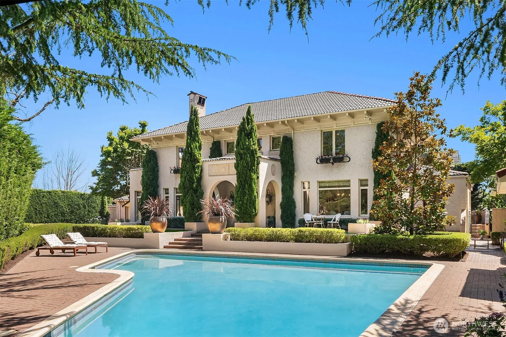 Property photo for 3103 Mount Rainier Drive S, Seattle photo 2