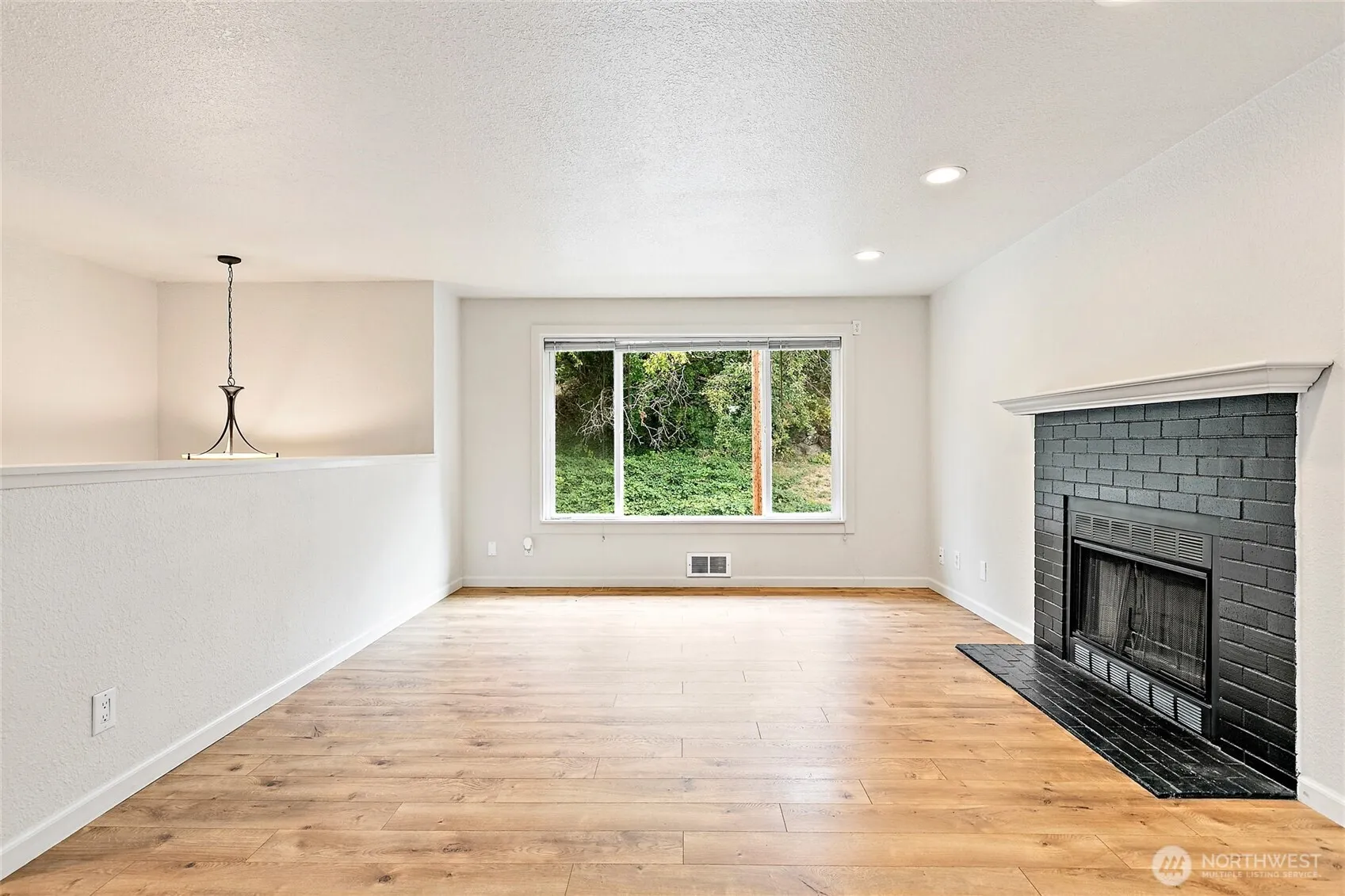 Property photo for 4133 23rd Avenue Sw, Seattle photo 3