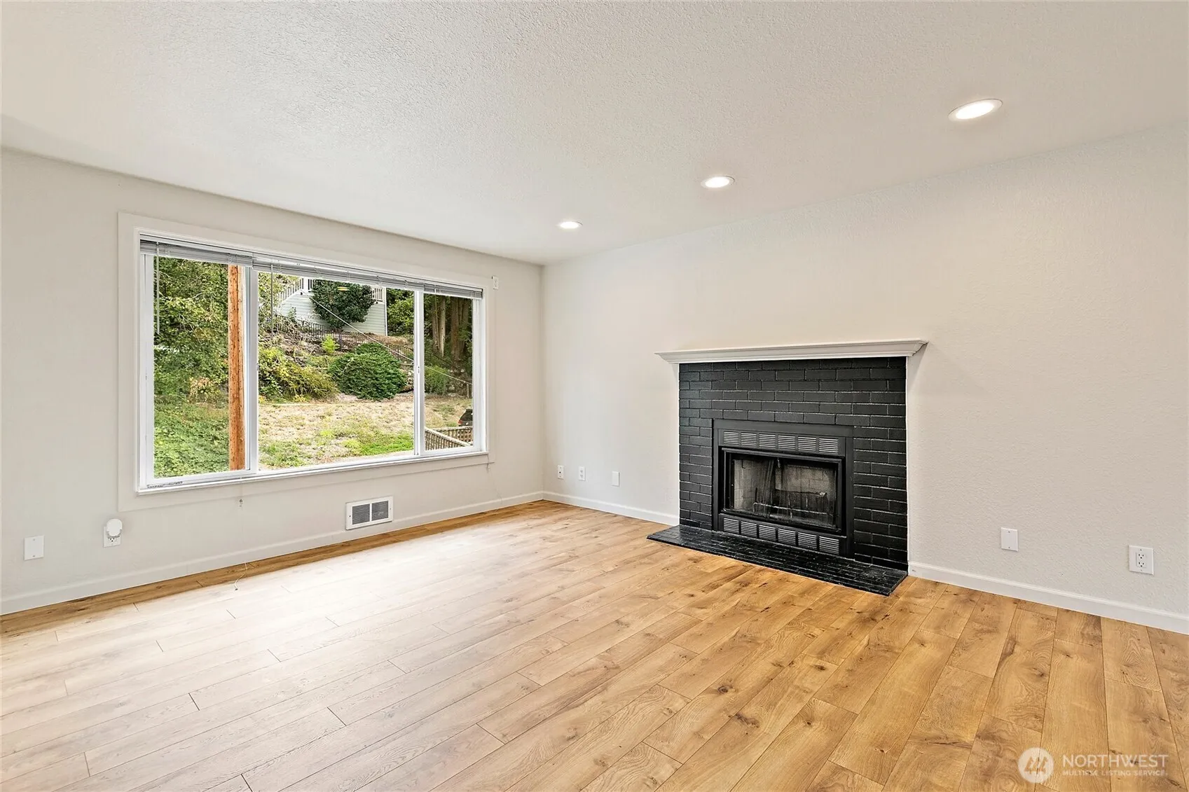 Property photo for 4133 23rd Avenue Sw, Seattle photo 5