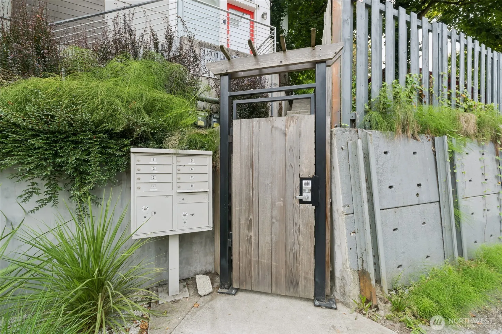 Property photo for 1003 Sturgus Avenue S, Seattle photo 4