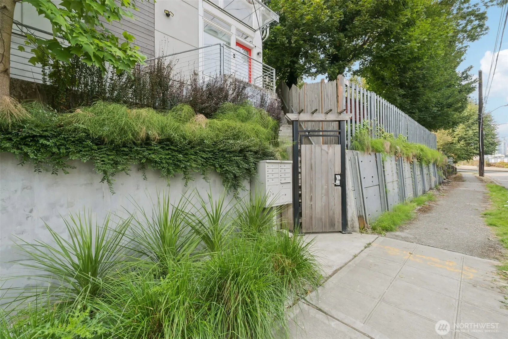 Property photo for 1003 Sturgus Avenue S, Seattle photo 3