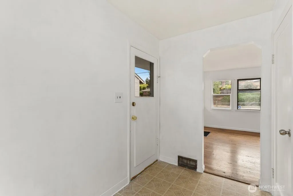 Property photo for 8117 16th Avenue Sw, Seattle photo 5