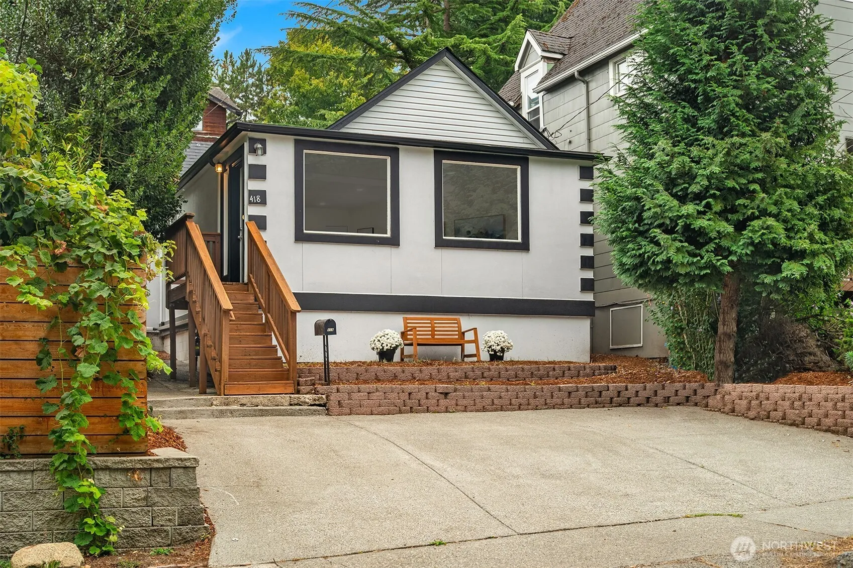 Property photo for 418 22nd Avenue, Seattle photo 2