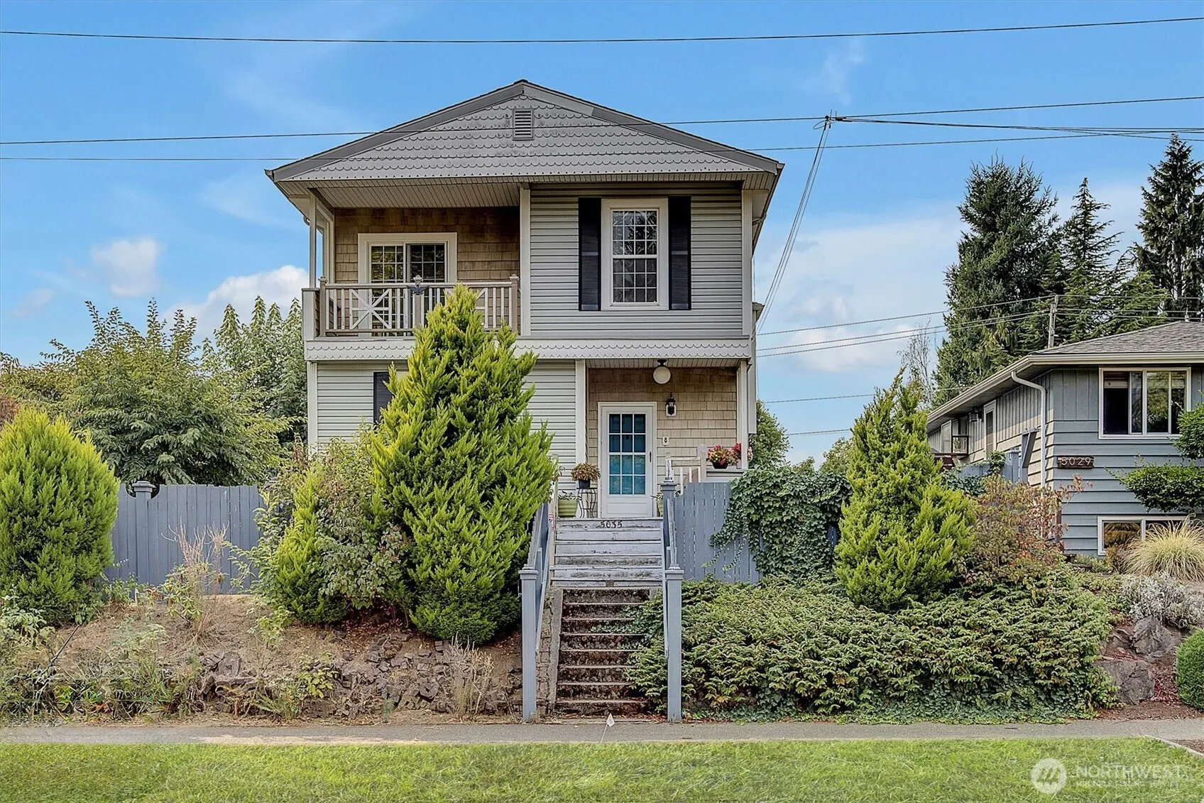 Property photo for 5035 49th Avenue Sw, Seattle photo 2