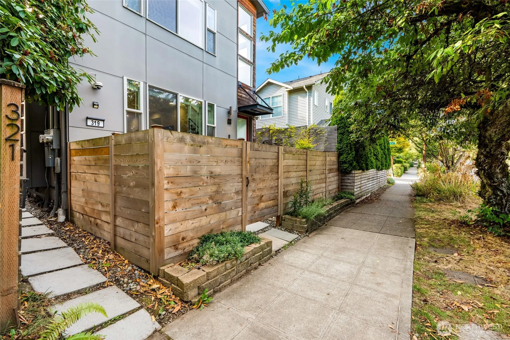 Property photo for 319 21st Avenue, Seattle photo 2