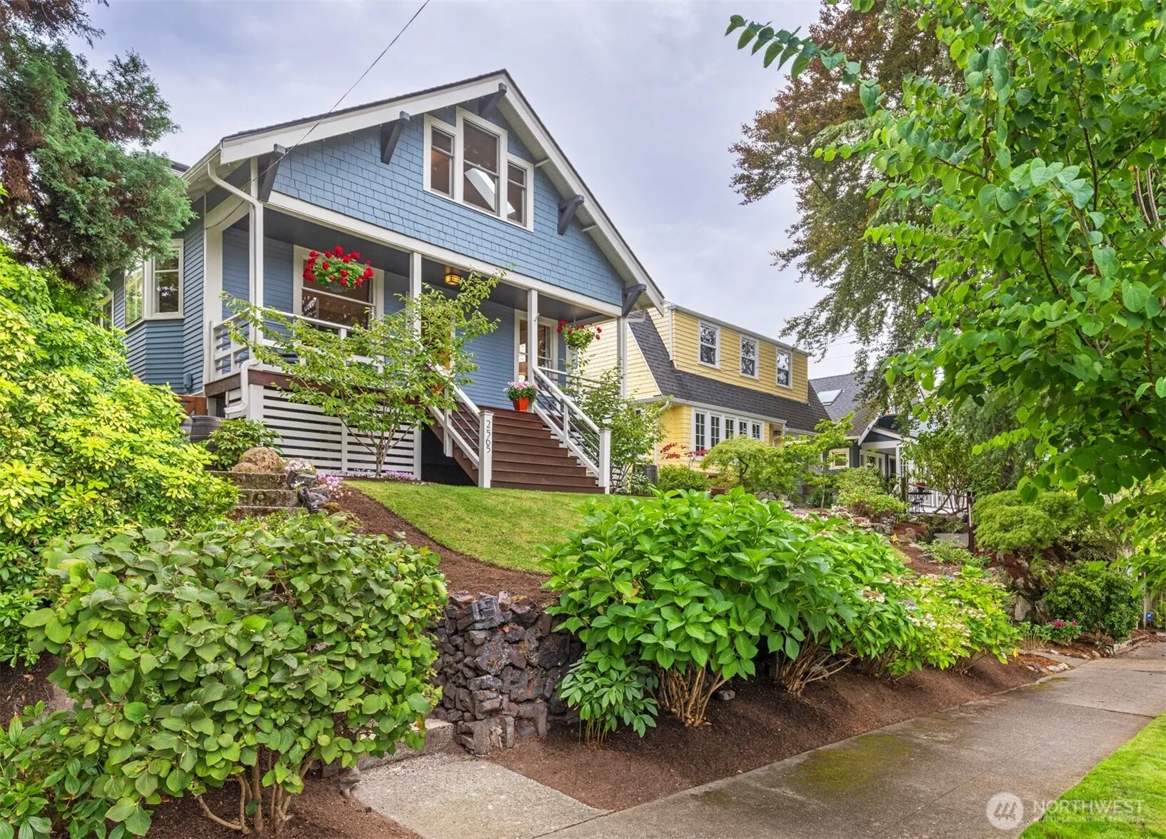 Property photo for 2565 4th Avenue W, Seattle