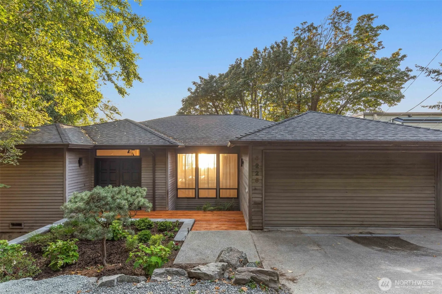 Property photo for 5225 Sw Jacobsen Road, Seattle