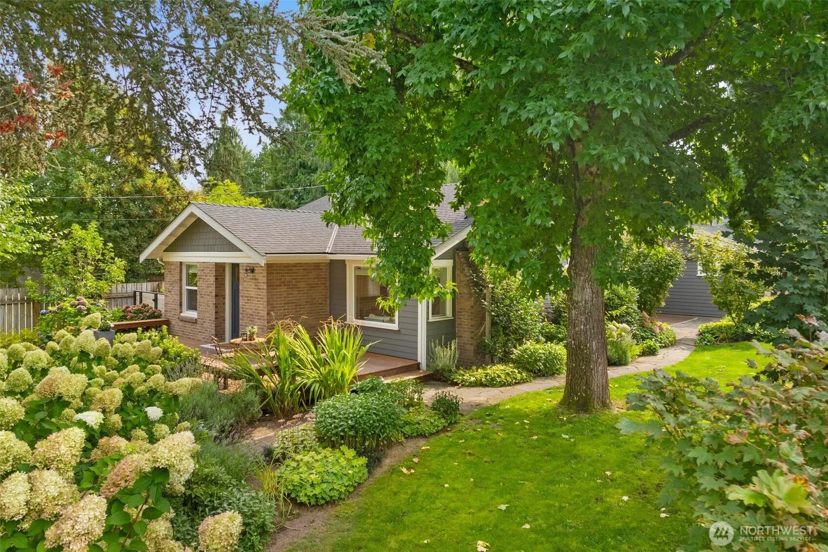 Property photo for 3203 Ne 94th Street, Seattle photo 2