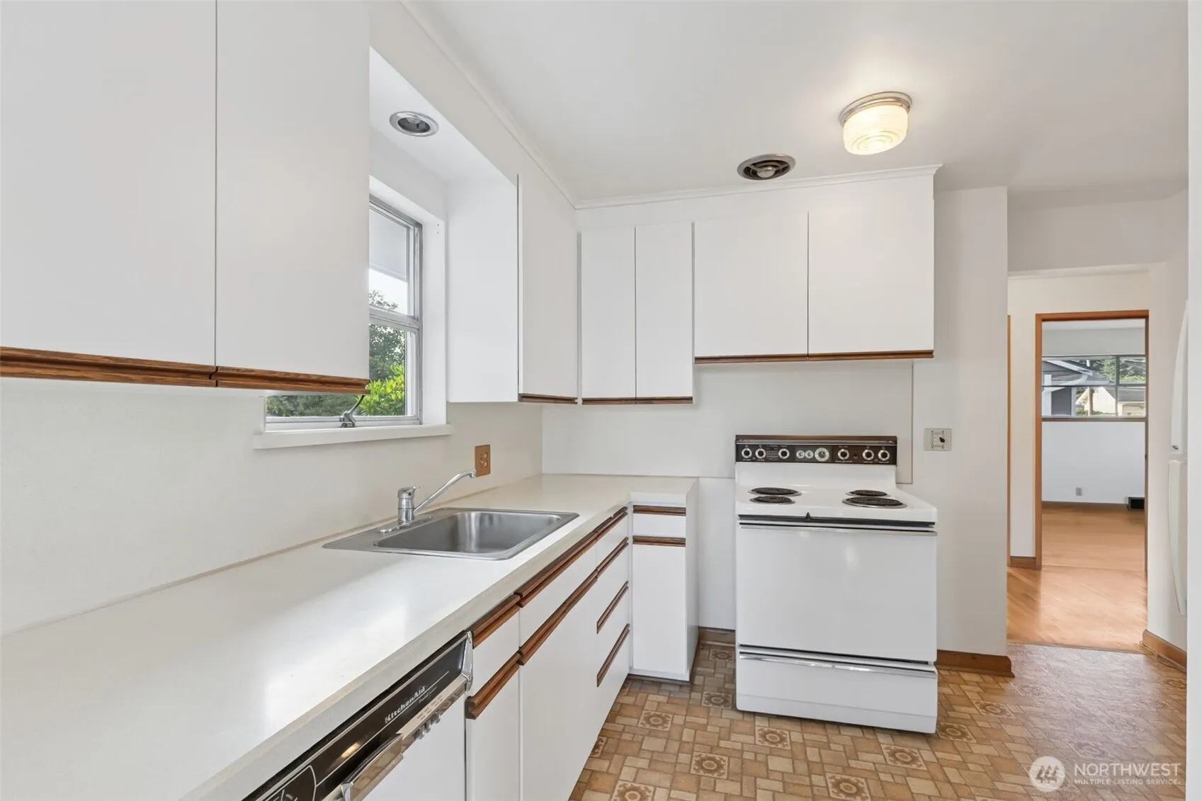 Property photo for 3236 38th Avenue Sw, Seattle photo 4