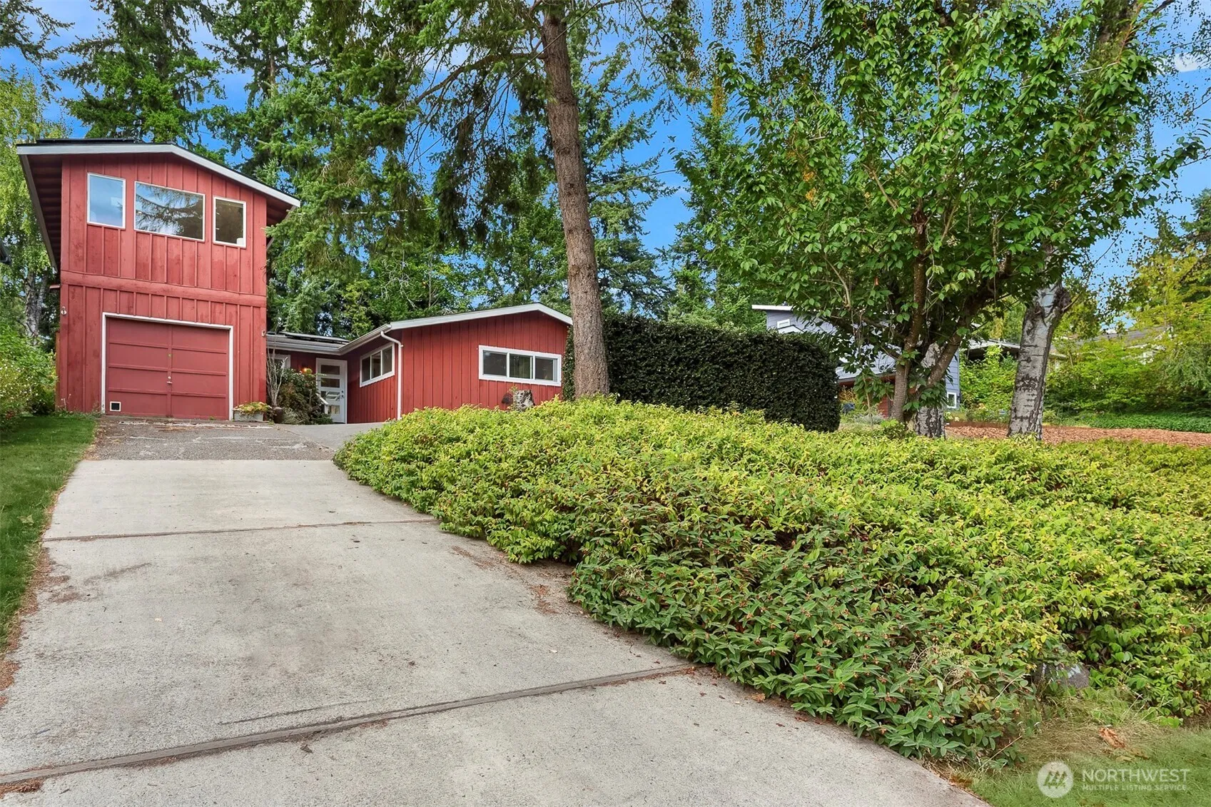Property photo for 2020 Ne 102nd Street, Seattle photo 2