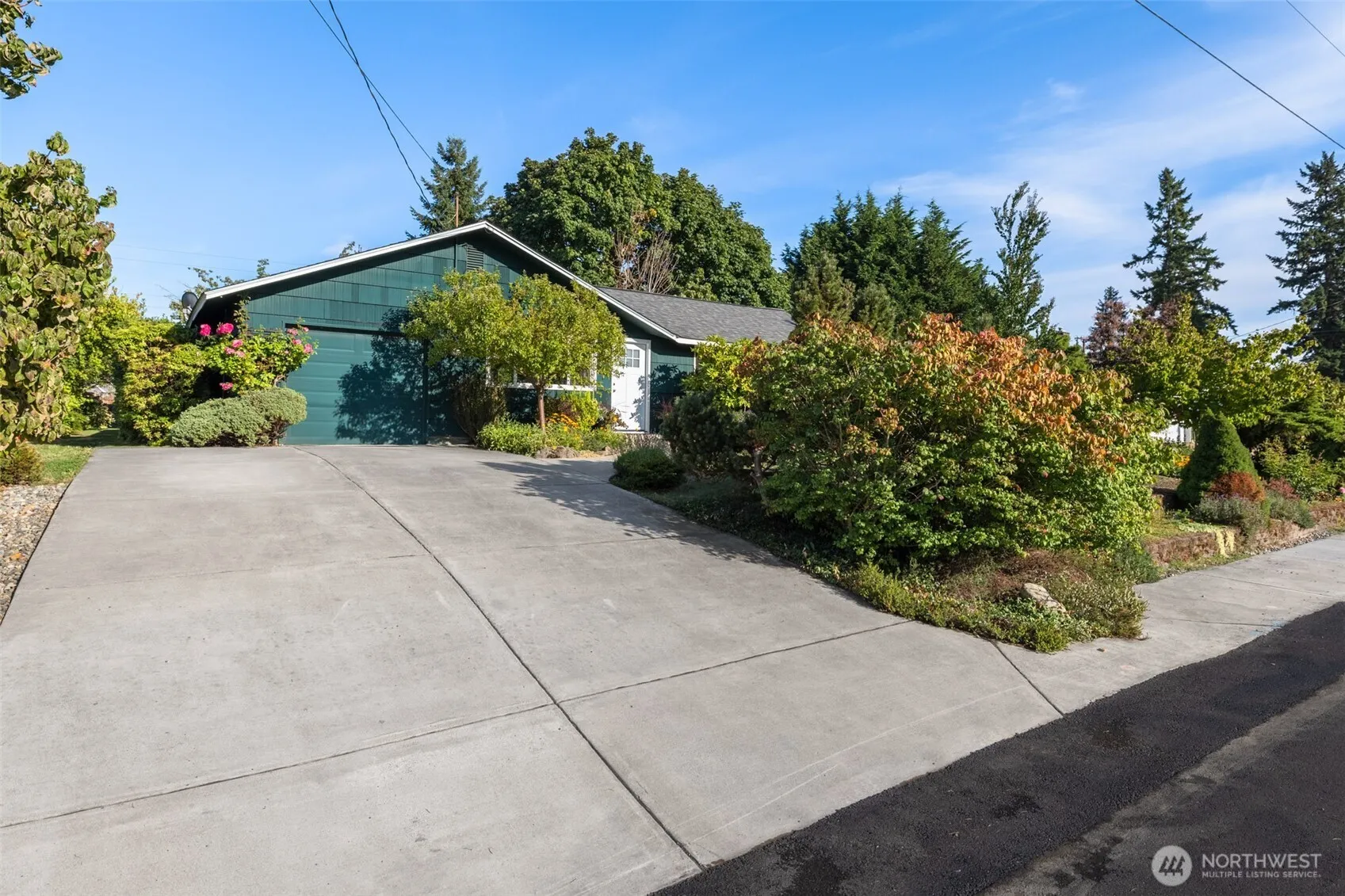 Property photo for 1300 Queen Avenue Ne, Renton photo 3