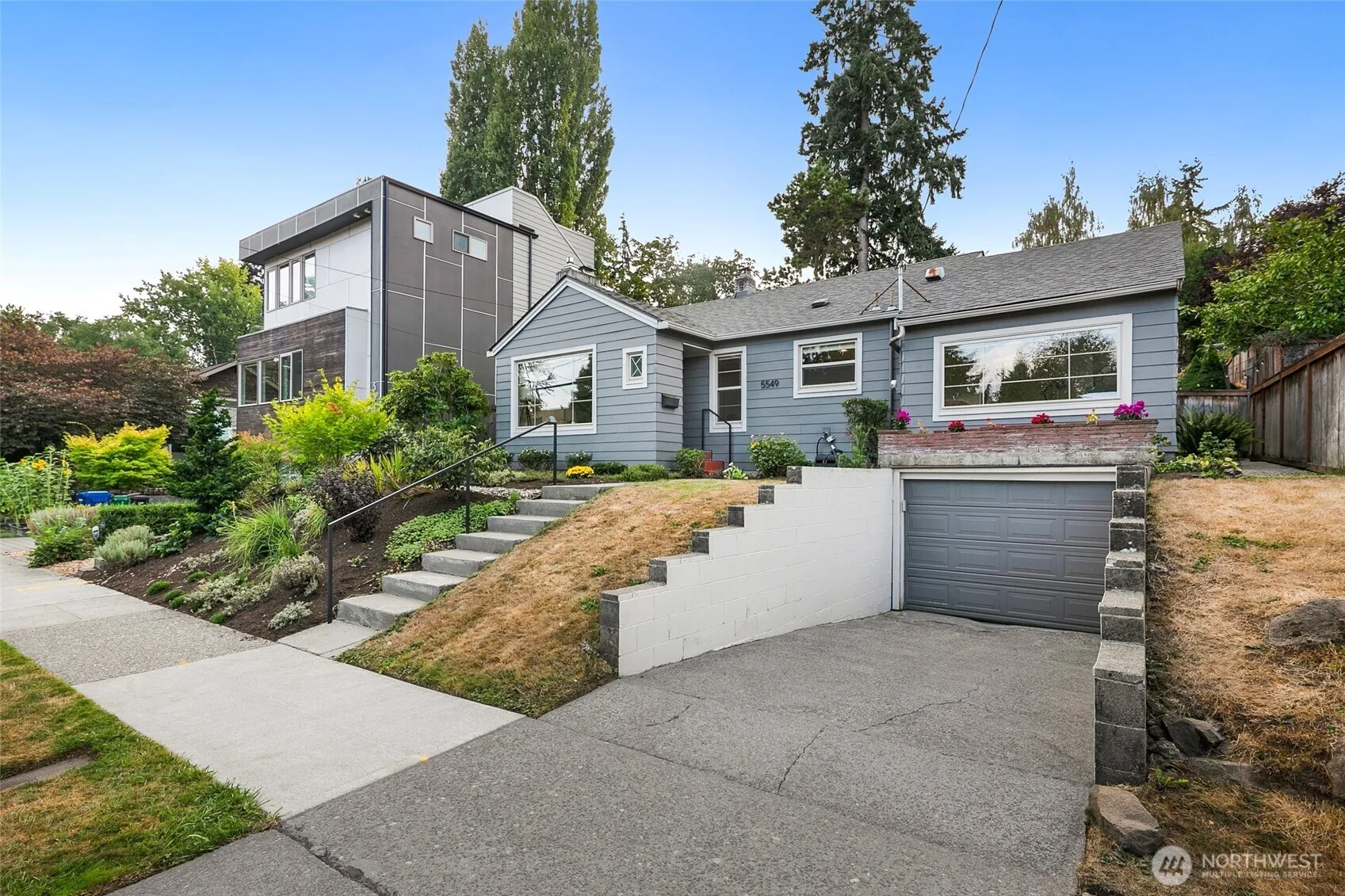 Property photo for 5549 39th Avenue Ne, Seattle photo 2